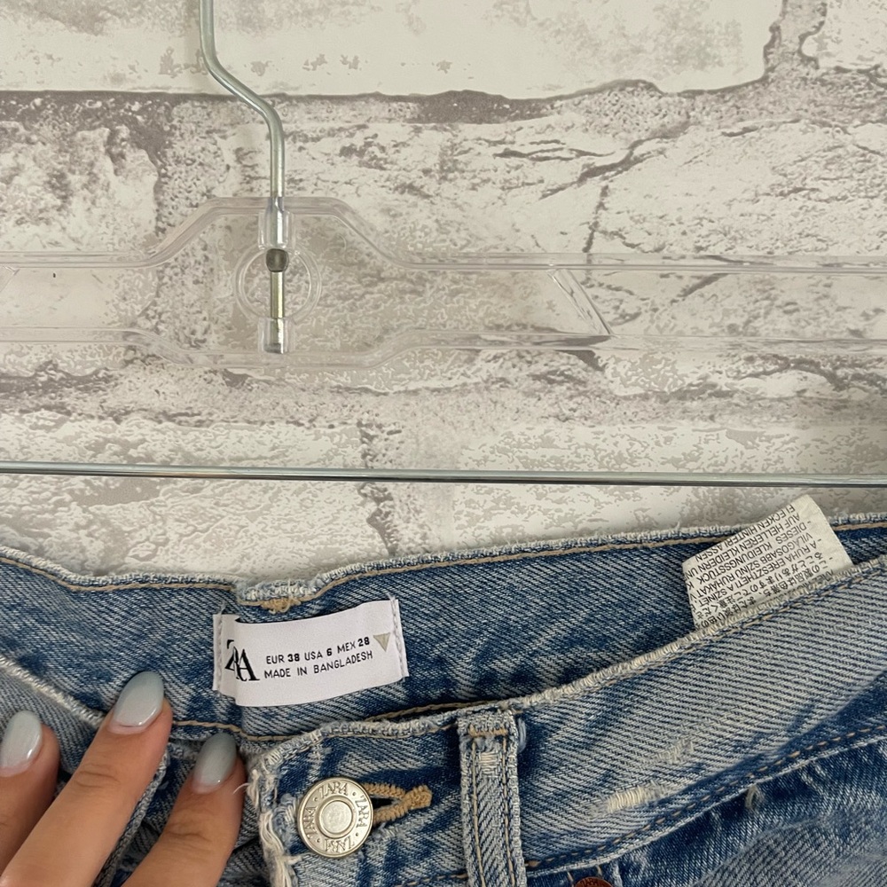 Zara High Rise Jeans Ripped - Picture 7 of 8